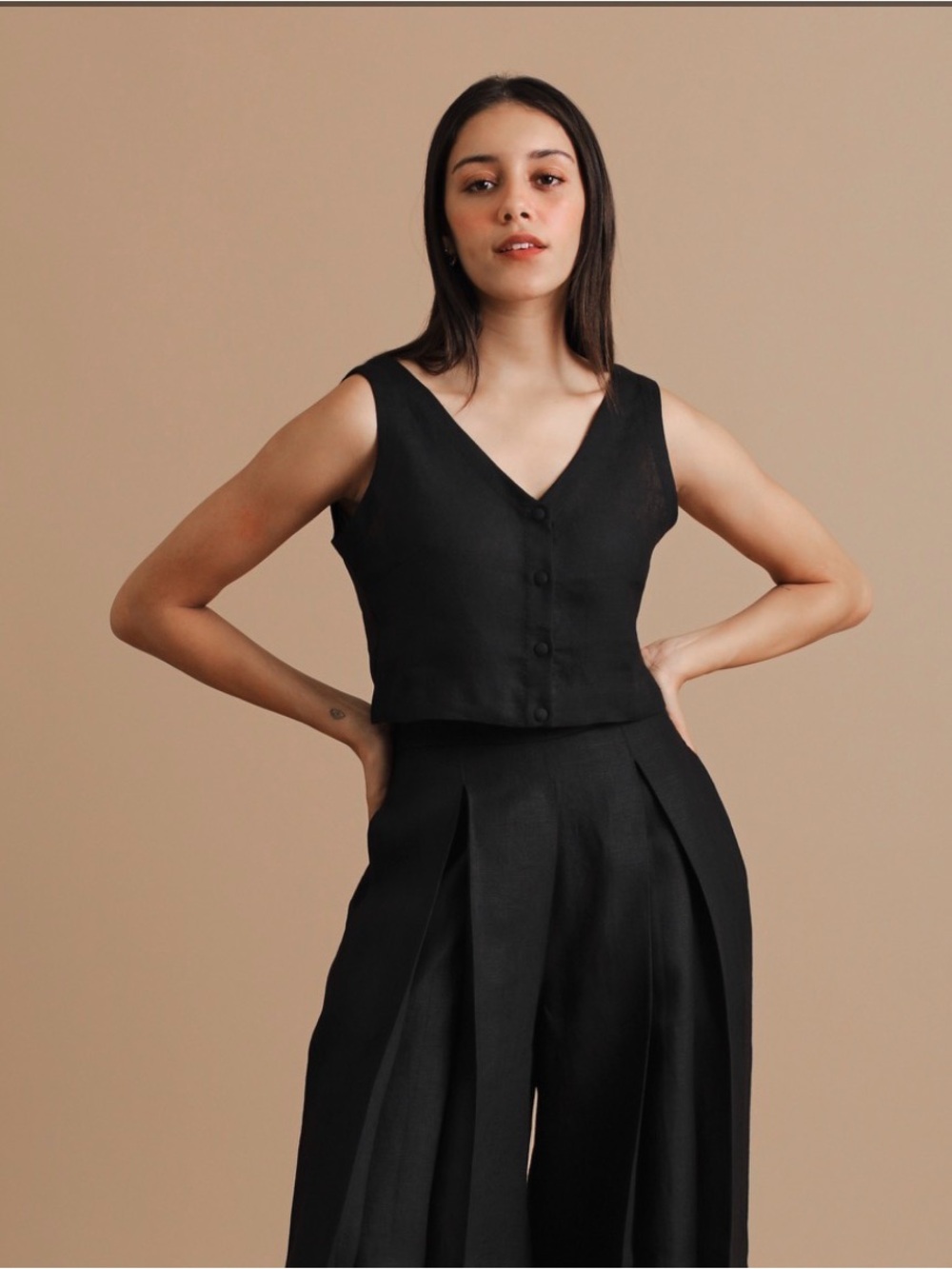 TurnBlack - Pequeño Linen Button-Front Crop Top